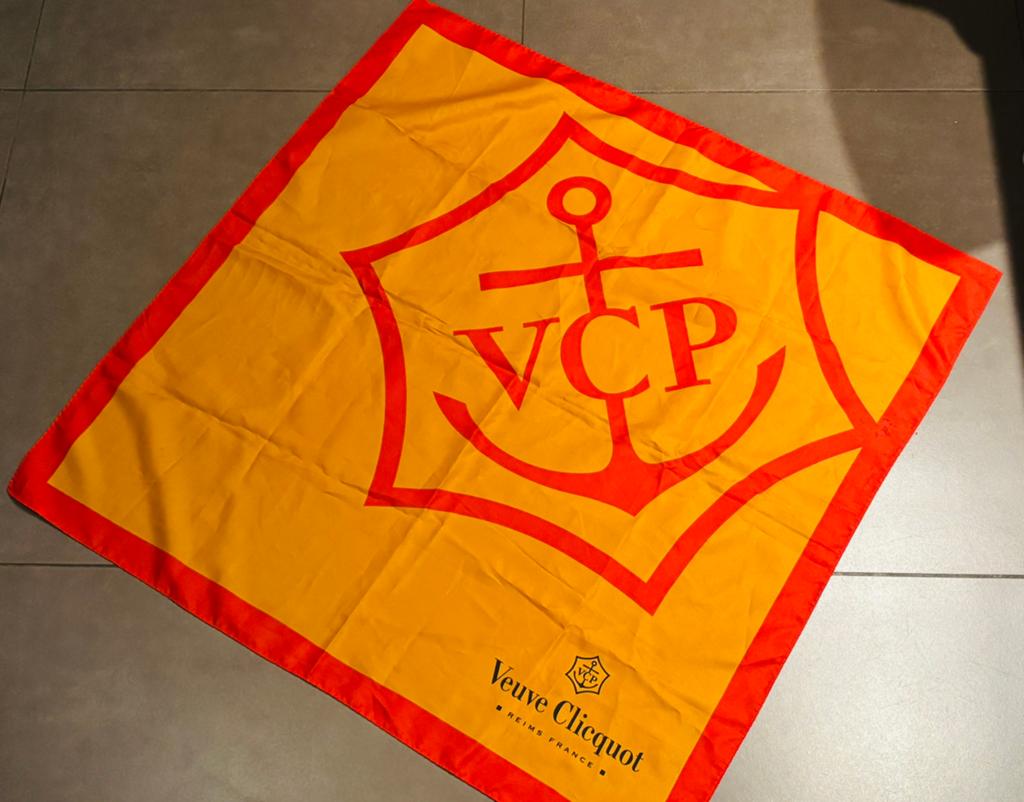 Veuve Cliquot sjaal, Ophalen of Verzenden, Gebruikt