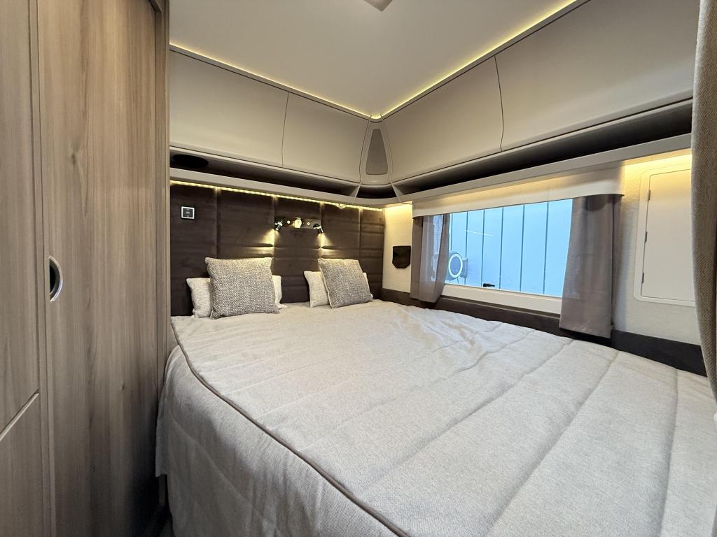 Kabe Imperial 560 XL KS * Hoekkeuken, Rondzit, Bedrijf, Kabe, Schokbreker