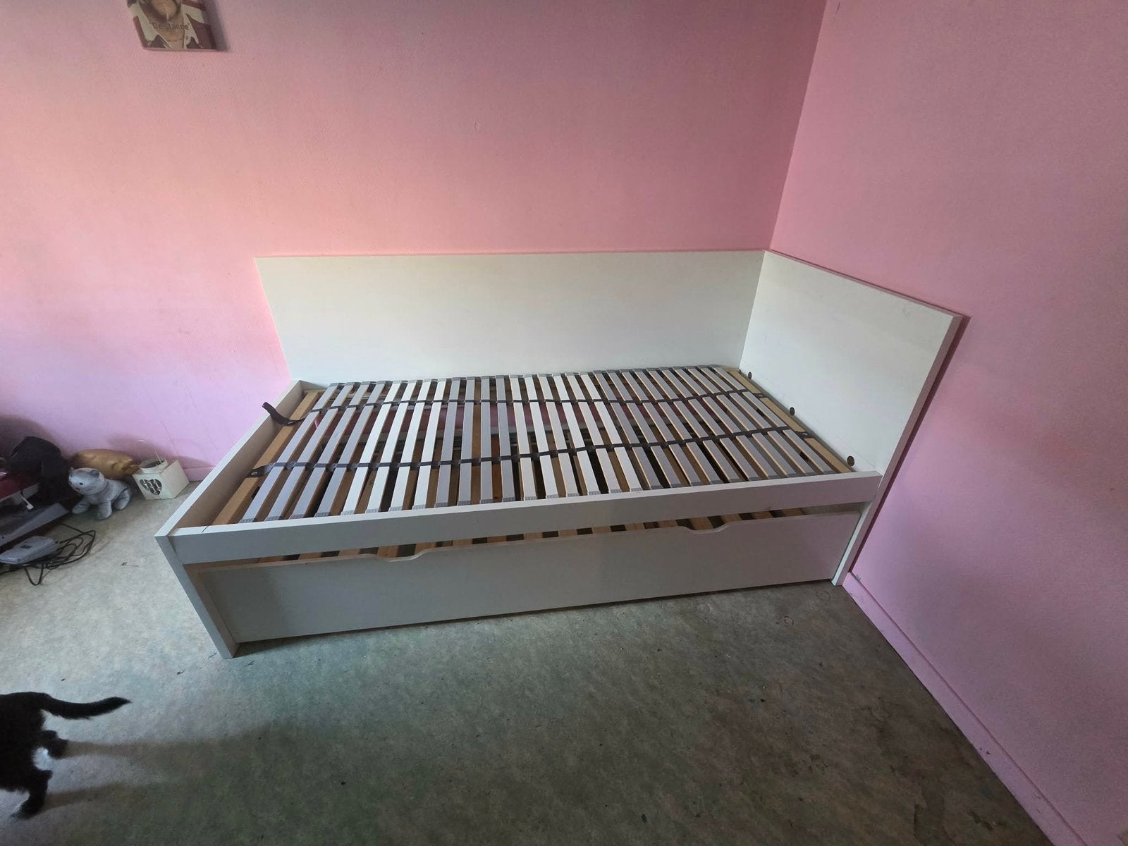 Bedframe met onder uitschuifbaar bed, Ophalen, Zo goed als nieuw, Wit