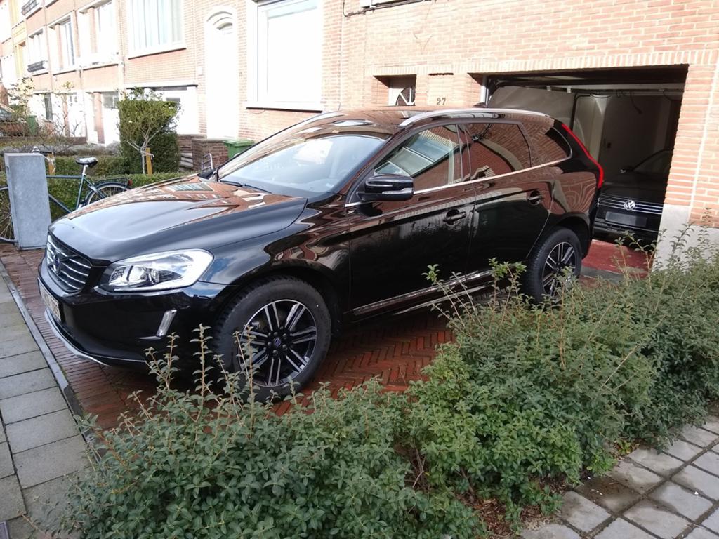 Volvo xc60 D4 summum 2.0 190 pk (06/2017), Auto's, Zwart, Leder, Particulier, Onderhoudsboekje