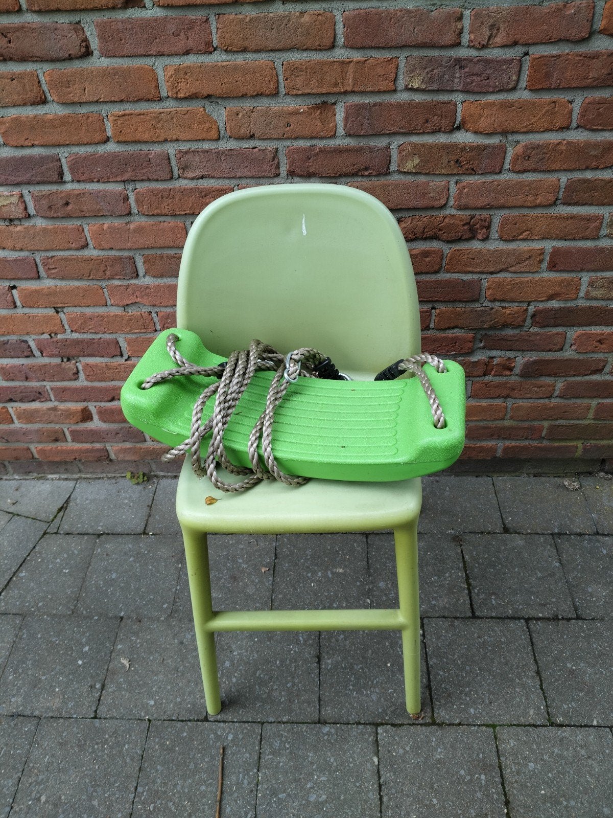 Gratis: Kinderstoel en schommel, Ophalen