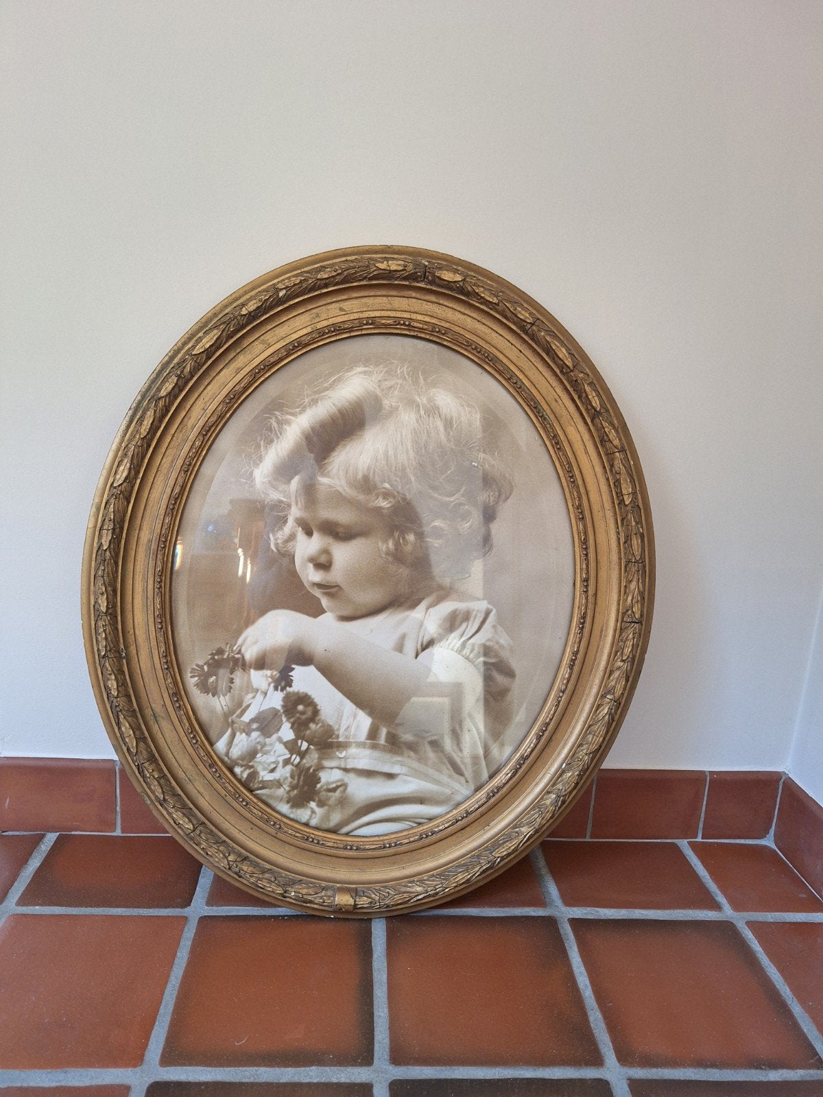 antieke ovale goudkleurige fotolijst met origineel bol glas, Ophalen