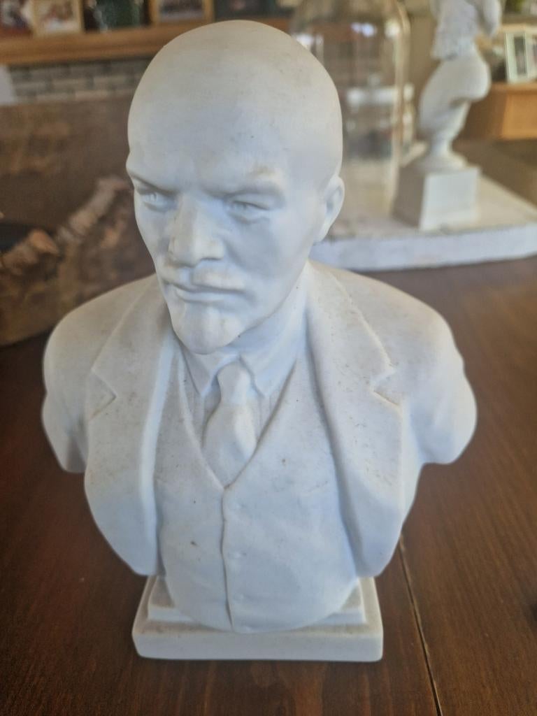 Porc-gips beeld vanl Lenin  18,5cm j50 €40, Ophalen, Gips, Beeld