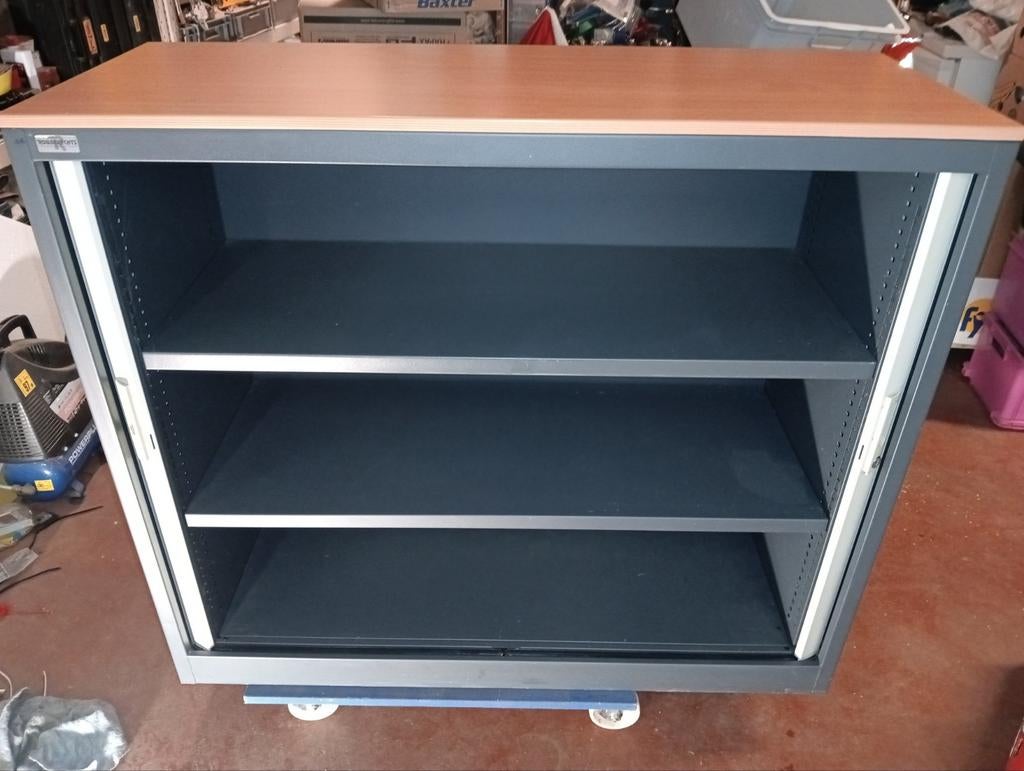 Ijzeren roldeur kast met 2 liggers  top 2 de hands, Huis en Inrichting, Kasten | Roldeurkasten en Archiefkasten, Ophalen, 100 tot 150 cm