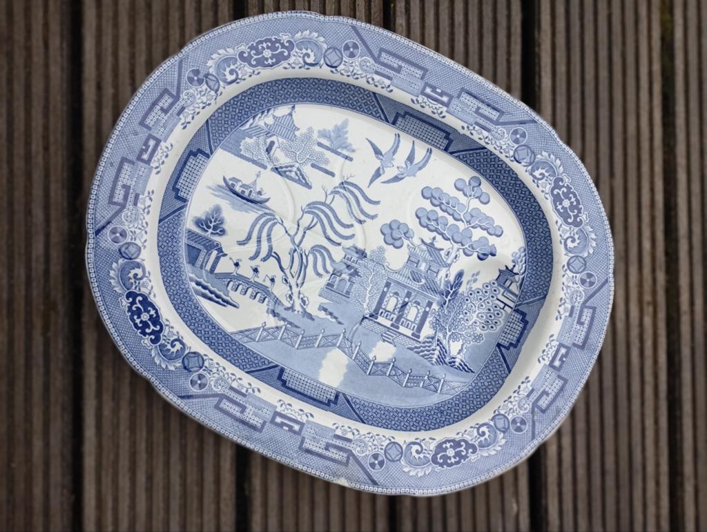 Assiette de service ovale antique du Staffordshire avec l'em, Antiquités & Art, Enlèvement ou Envoi