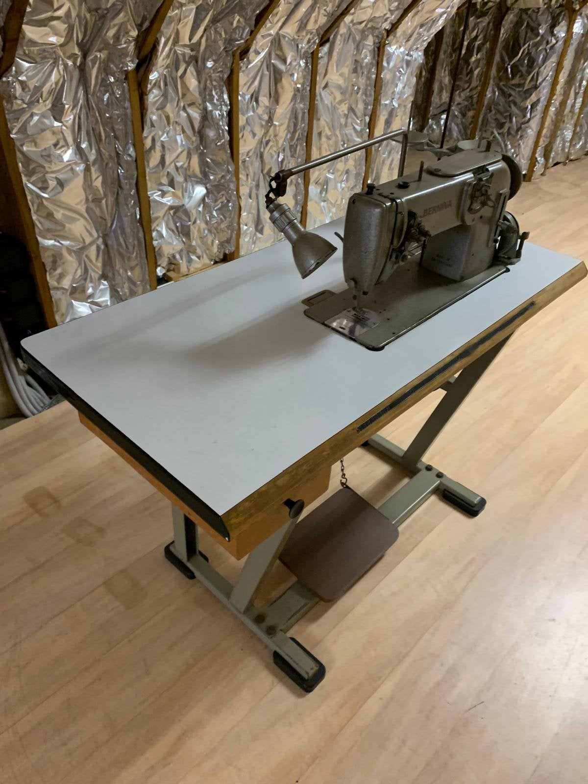 Bernina 217 naaimachine met tafel, pedaal en lamp, Bernina, Machine à coudre, Industrie, Enlèvement