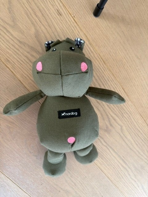 Nordog Henny De Hippo olive speeltje   NIEUW, Ophalen of Verzenden, Nieuw, Knuffels, Overige merken