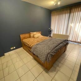 Double bed frame with Lattenbodem, Ophalen, Beige, Tweepersoons, Zo goed als nieuw