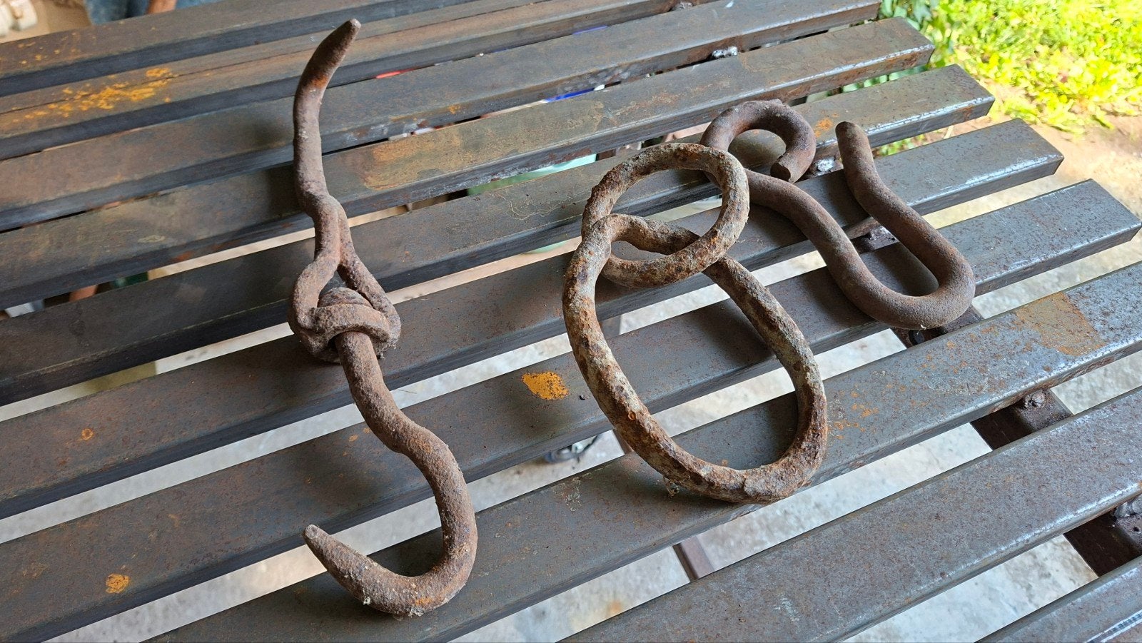 Grote metalen haken/ringen, Doe-het-zelf en Bouw, Ophalen