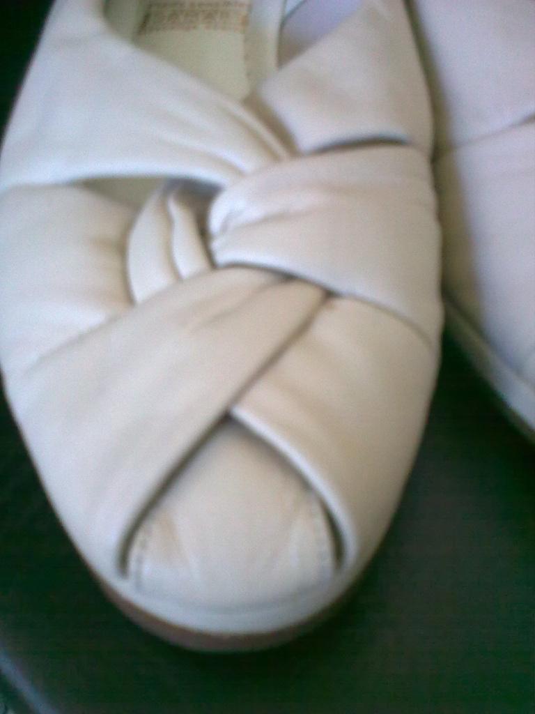 Sandales   dames "Damart", Chaussures de marche, Comme neuf, Enlèvement, Blanc