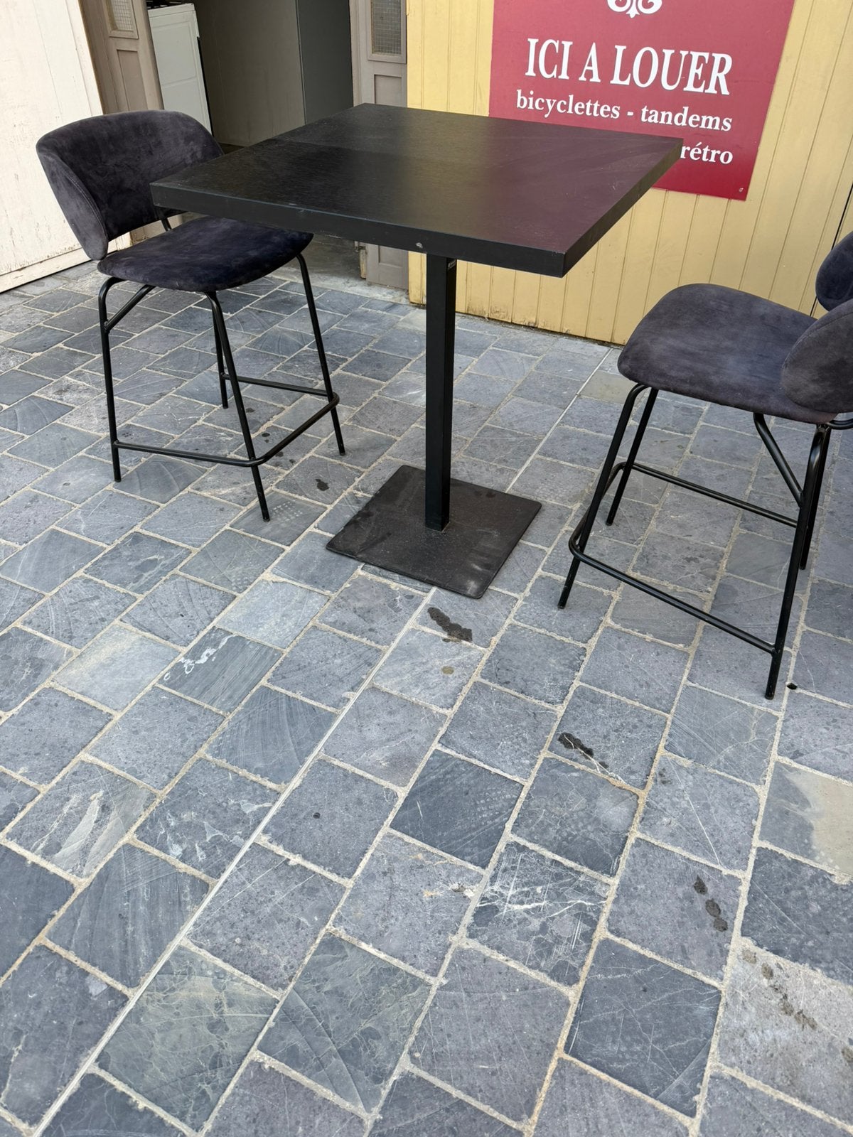 Bartafel en 2 stoelen, Huis en Inrichting, Ophalen, Zo goed als nieuw