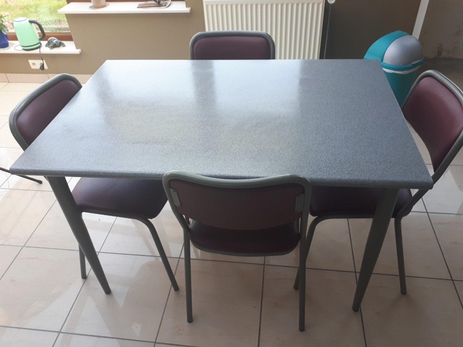 Keukentafel, Enlèvement