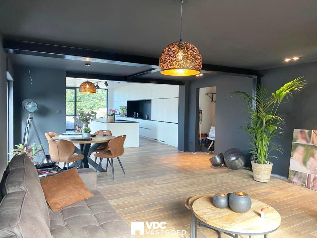 Halfopen bebouwing – gerenoveerd & bijgebouwd in 2020, Immo, 500 tot 1000 m², 183 m², 3 kamers, Provincie Limburg