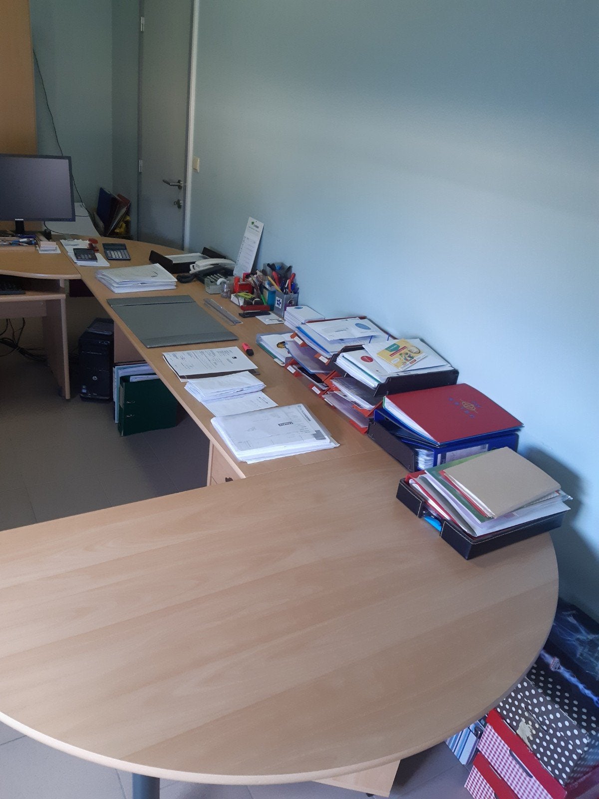 Grote bureau - eigen indeling mogelijk - mooie staat, Huis en Inrichting, Ophalen, Hoekbureau, Bruin, Zo goed als nieuw