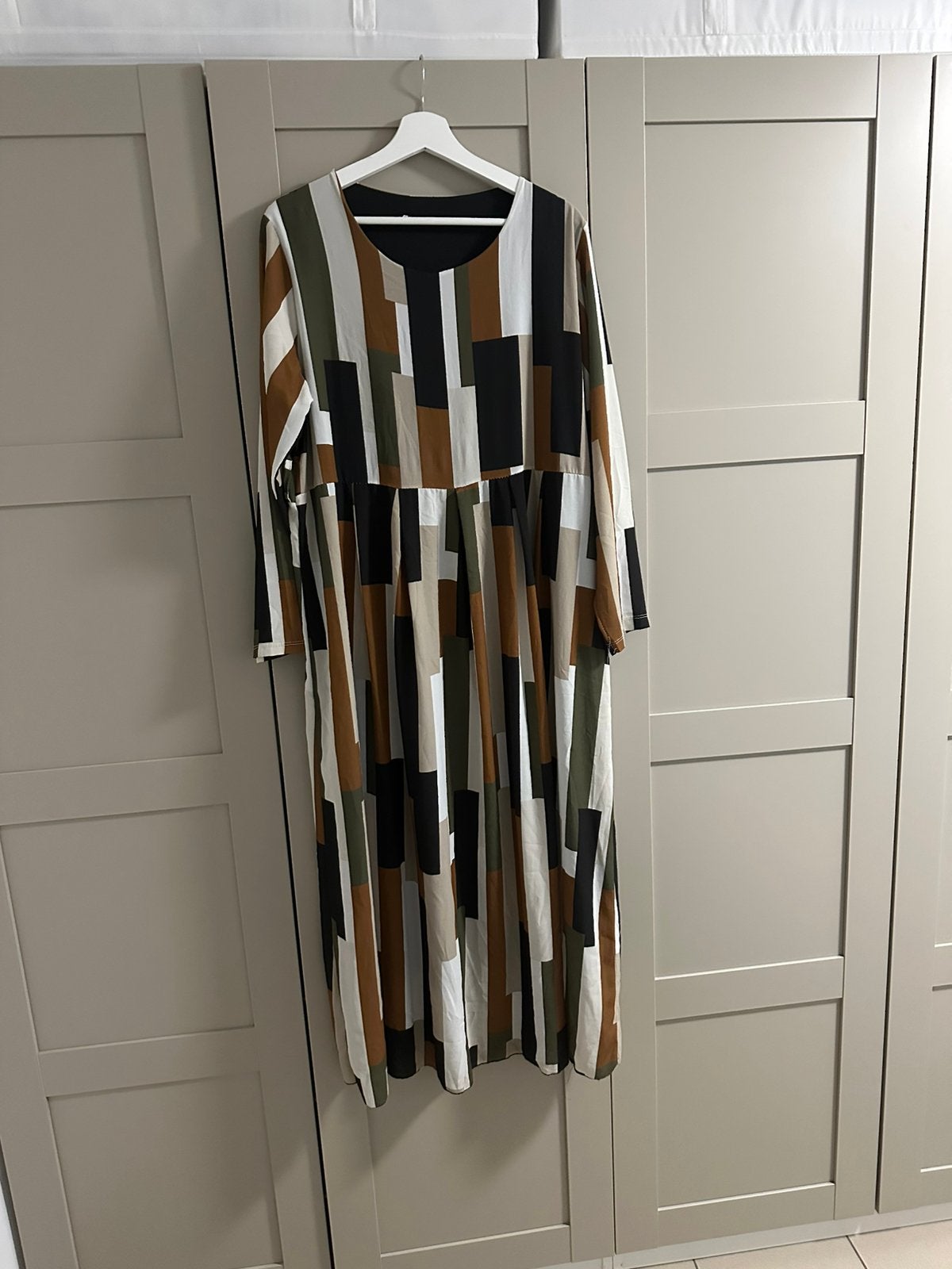 Maxi jurk / abaya met geometrische blokkenprint, Ophalen, Zo goed als nieuw, Maat 42/44 (L), Onder de knie