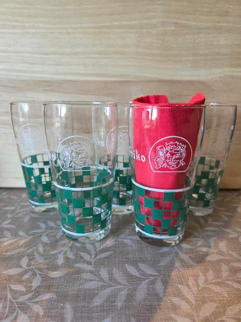 Oude bierglazen Friko, Ophalen