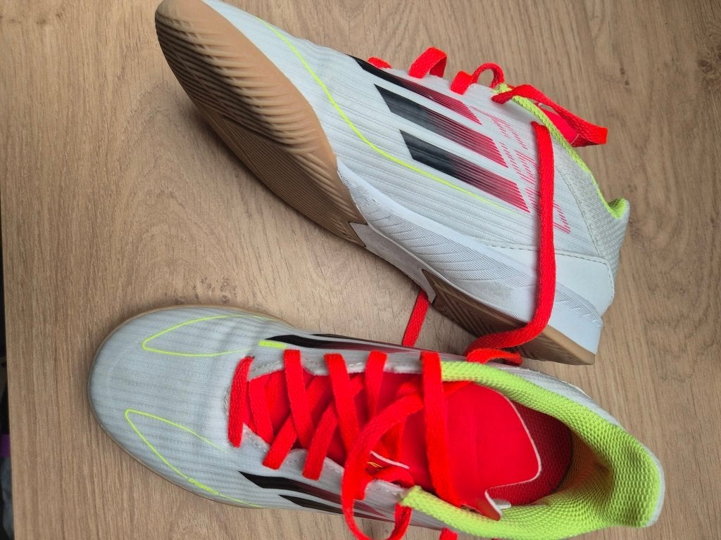 voetbalschoenen -indoor voetbalschoenen Adidas F50 maat 33,5, Sport en Fitness, Ophalen of Verzenden