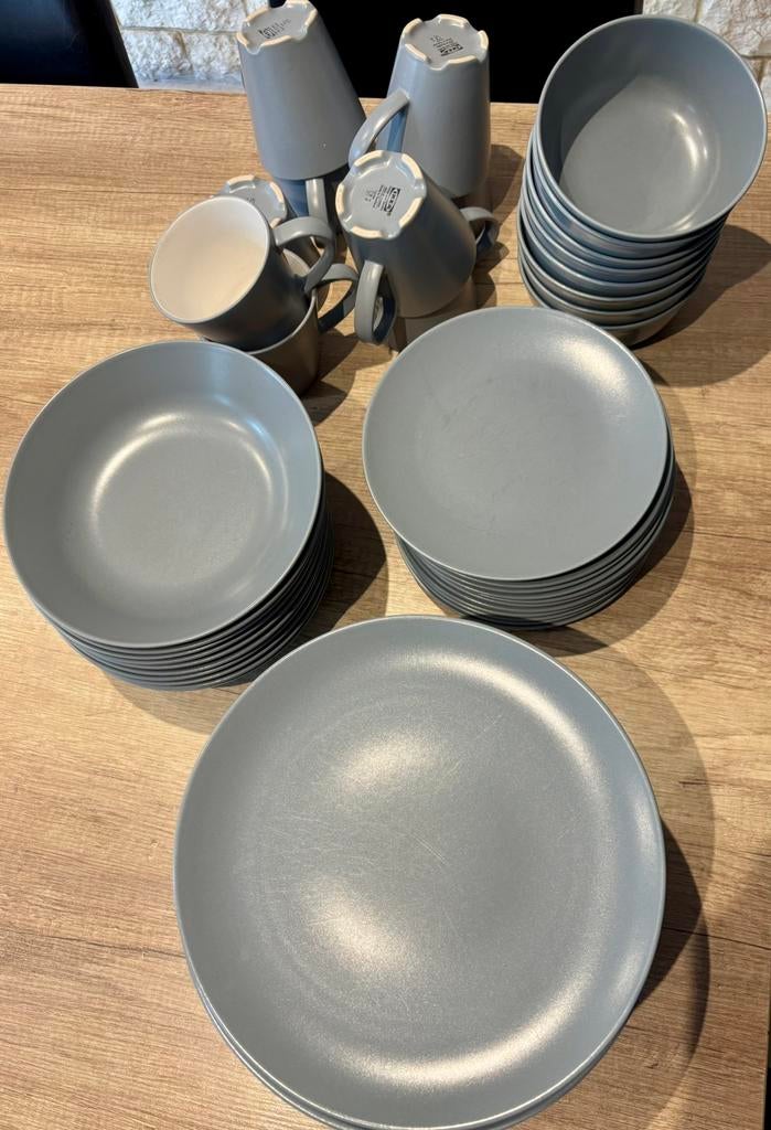 Service complet IKEA gris : assiettes, bols, tasses, Huis en Inrichting, Keuken | Servies, Compleet servies, Ophalen