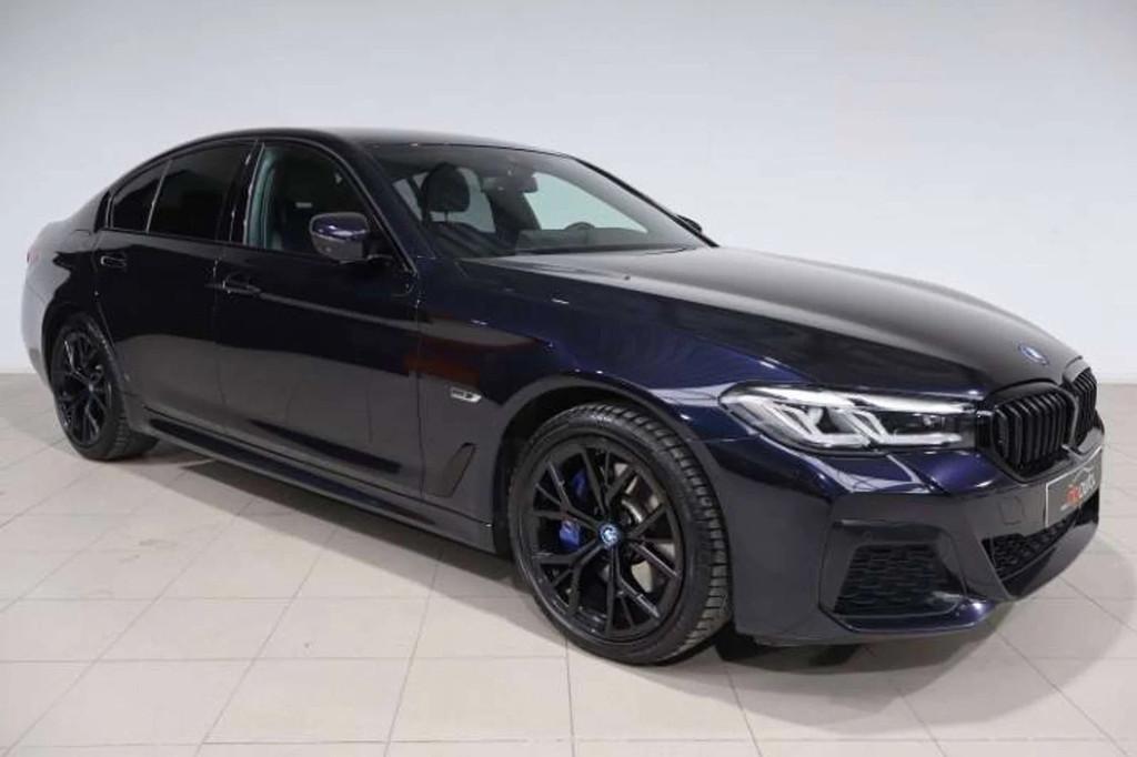 BMW 5 Serie 530 530eAS PHEV M-PACK (bj 2023, automaat), Gebruikt, 4 cilinders, Blauw, Bedrijf