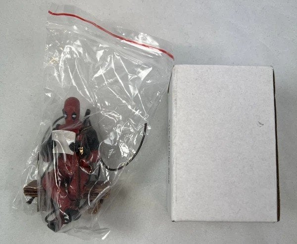 Figurine suspendue Deadpool, boule de Noël Marvel, blanche, Collections, Cinéma & Télévision, Envoi, Comme neuf, Film, Statue, Réplique ou Modèle