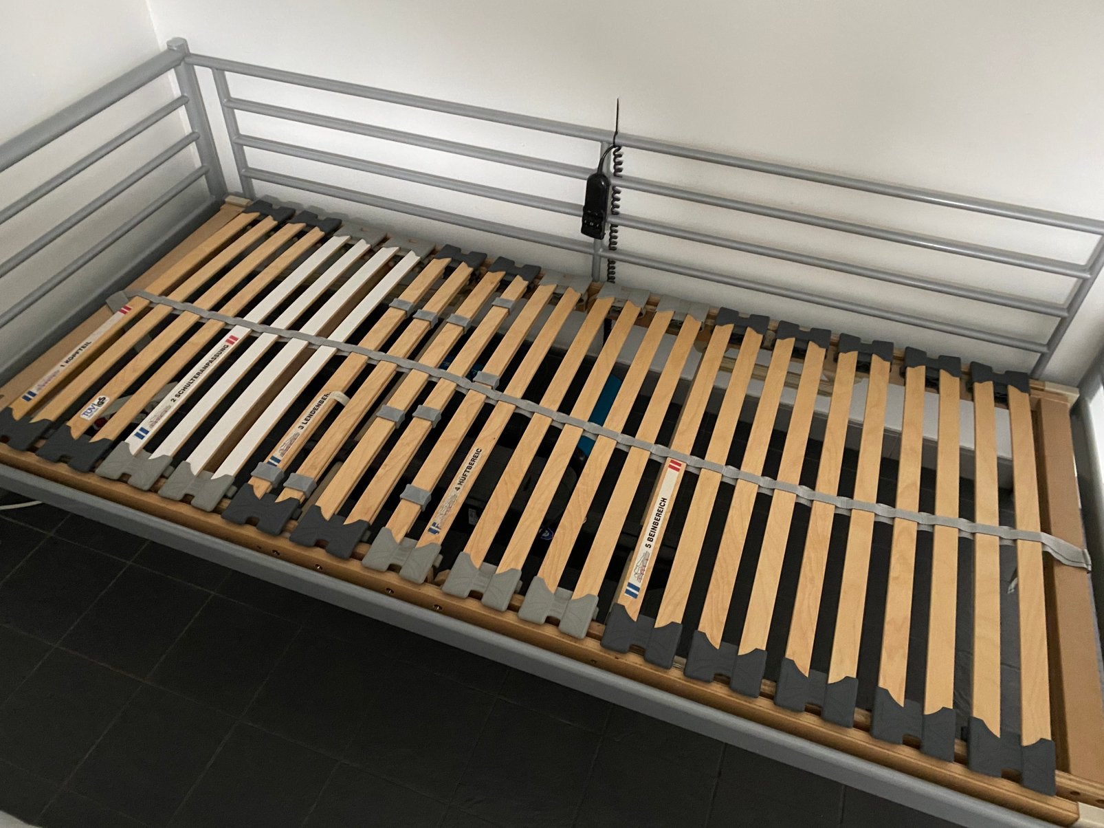 Bed elektrische lattenbodem +nieuwe matras, Huis en Inrichting, Ophalen, Verstelbaar, 90 cm, Eenpersoons