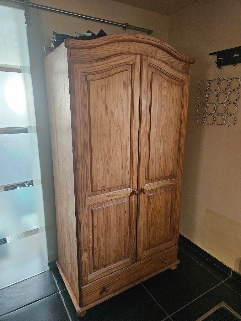 Armoire en pin massif pour le hall d'entrée, Maison & Meubles, Armoires | Penderies & Garde-robes, Avec espace de penderie, Comme neuf