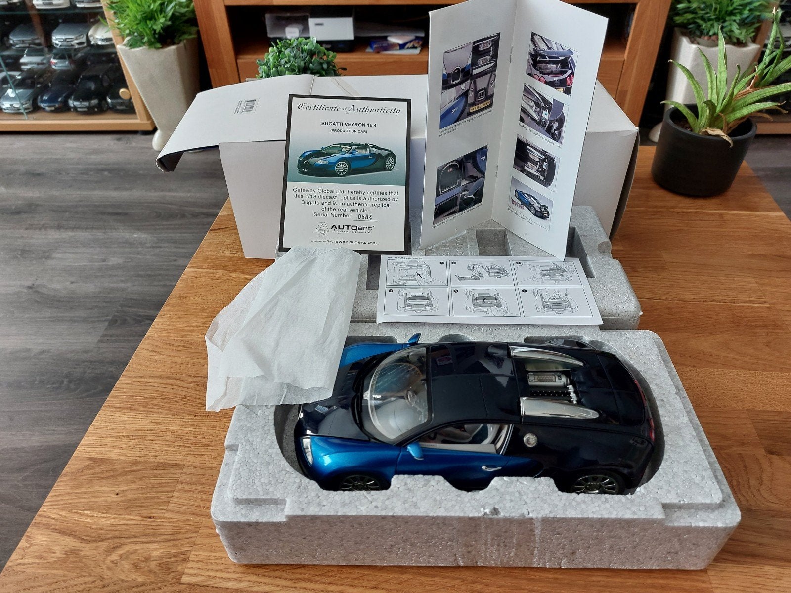 Autoart70907 Bugatti veyron EB16.4 PRODUCTION CAR BLACK BLUE, Hobby en Vrije tijd, Modelauto's | 1:18, Ophalen of Verzenden, Zo goed als nieuw