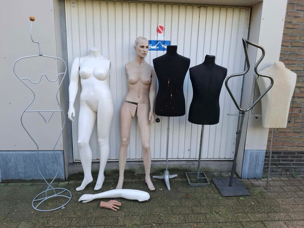 Lot van 7 paspoppen en bustes voor kledij uniformen kostuums, Enlèvement, Autres, Vêtements ou Chaussures