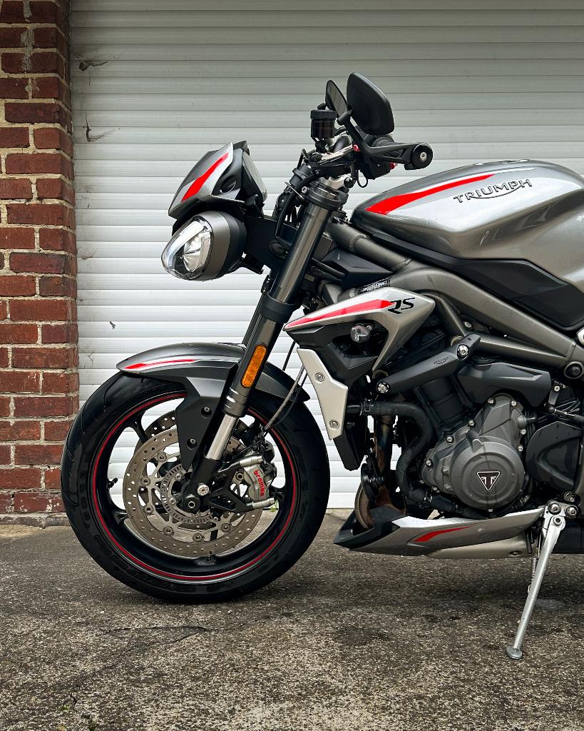 Street Triple 765 RS - Silver Ice, Traction Control, Occasion, Motorrijbewijs A, Bedrijf