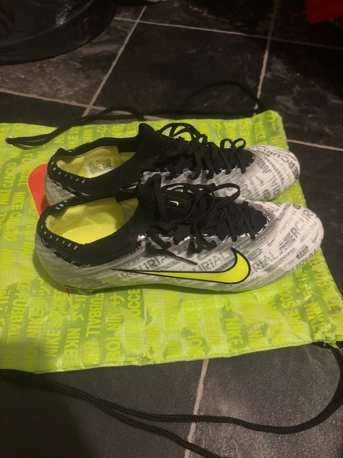 Nike Mercurial Superfly 9 – 44,5 – neuves, Sports & Fitness, Enlèvement ou Envoi, Comme neuf, Autres sports, Nike