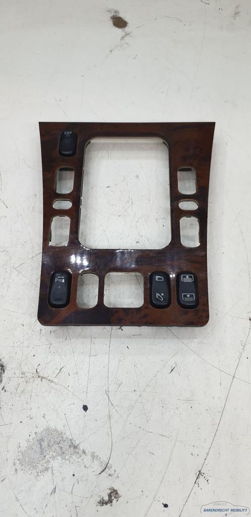 Hout inleg W210 Mercedes middenconsole pook raamschakelaars, Gebruikt, Mercedes-Benz AG, Mercedes-Benz, Mercedesstrasse 120
70372  Stuttgart, DE