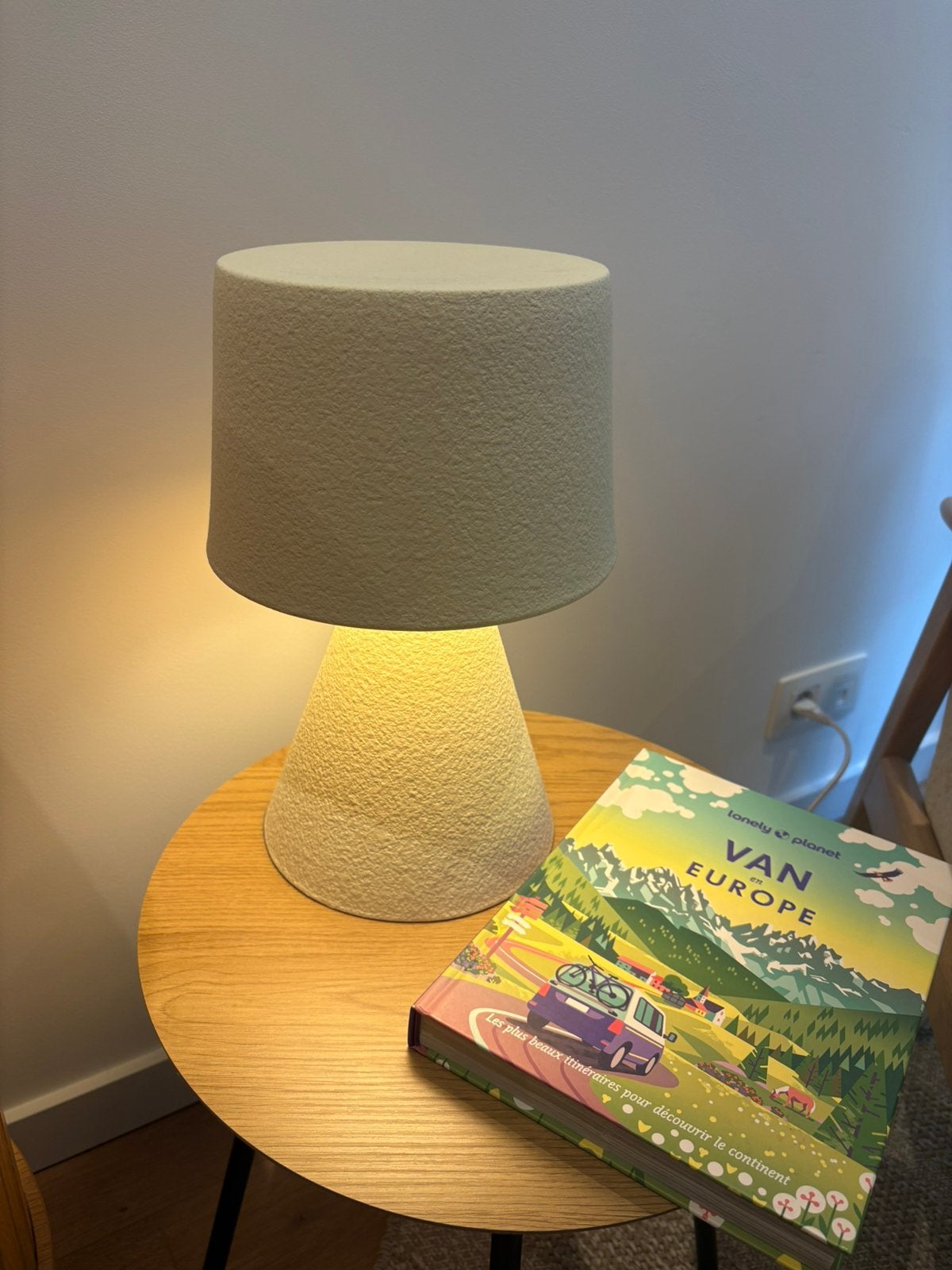 Lampe à poser design beige / écru – ciment texturé, Beige, Enlèvement, Comme neuf, Design