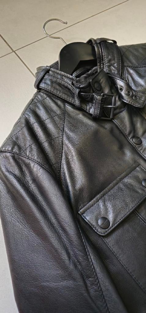 Echte ledere vest Triumph twv 350€
Maat S.
Nieuw., Motoren, Ophalen