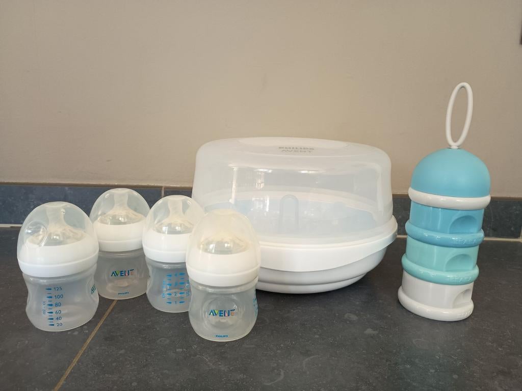 Set met sterilisator, 4 flesjes en melkdosseerdozen, Kinderen en Baby's, Ophalen, Sterilisator