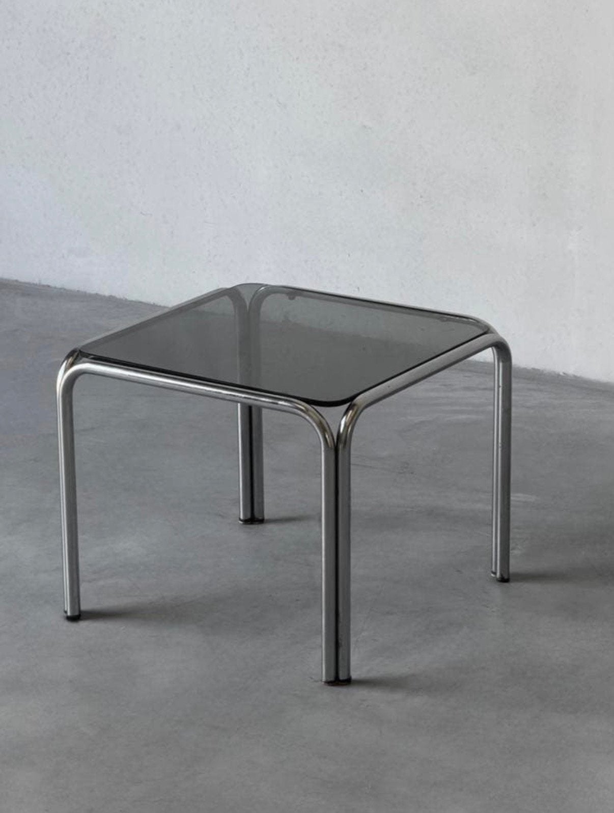 Vintage bauhaus buisframe bijzettafel, Huis en Inrichting, Ophalen, Zo goed als nieuw, Vierkant, Glas