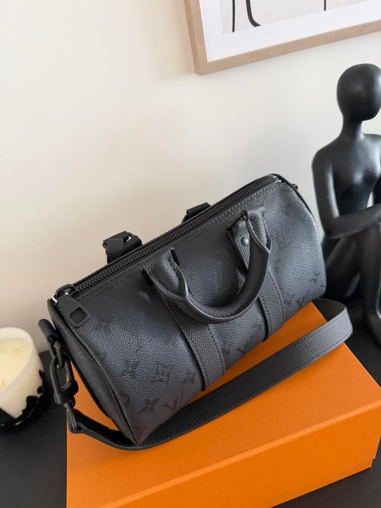 Sacoche louis Vuitton keepall 25, Bijoux, Sacs & Beauté, Sacs | Sacs à bandoulière, Comme neuf, Enlèvement ou Envoi