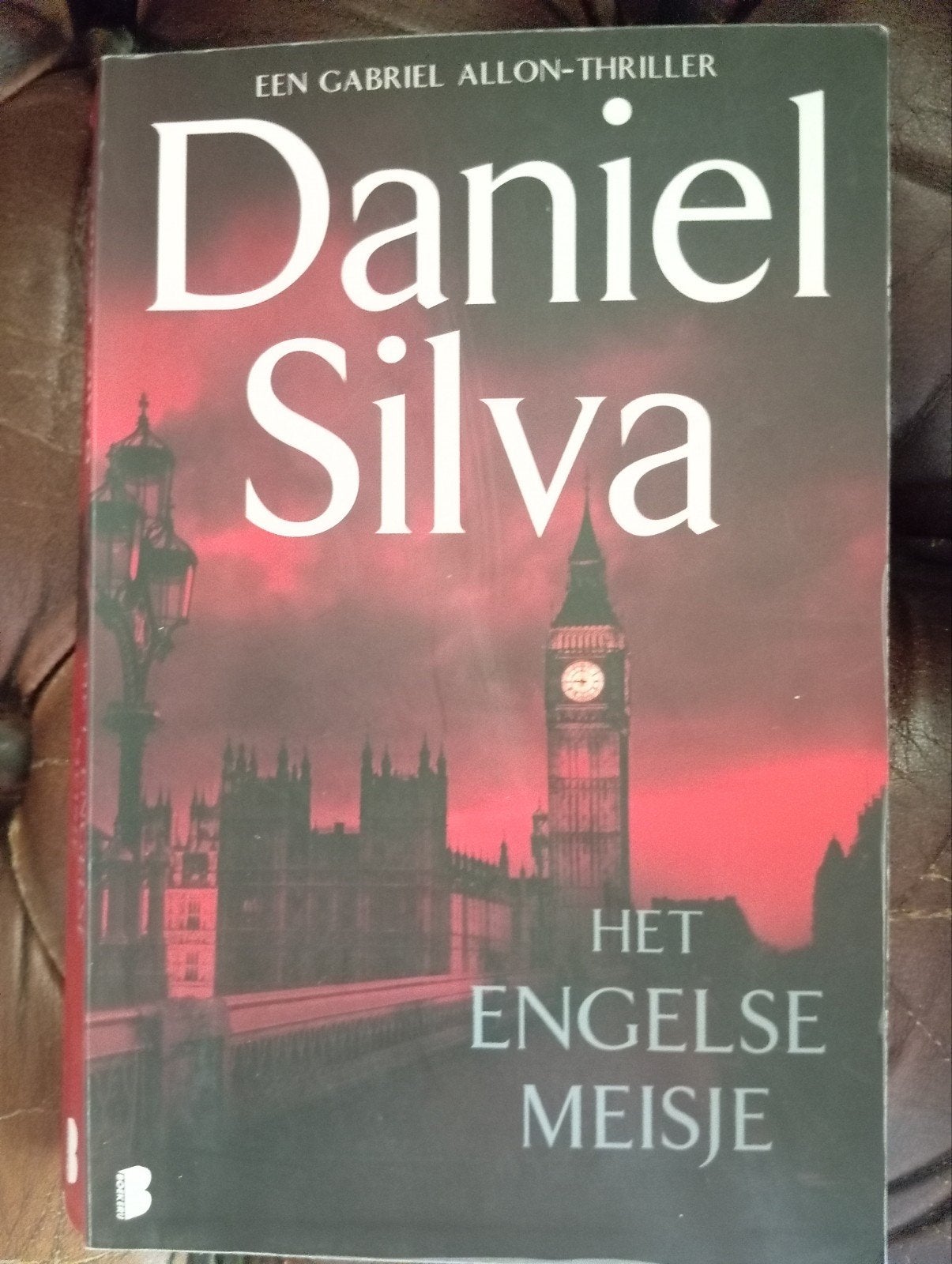 Daniel Silva - Het Engelse meisje, Livres, Enlèvement ou Envoi, Comme neuf