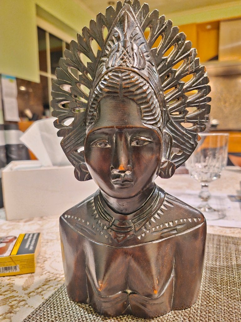 Balinese houten figuur, vrouw, Antiquités & Art, Bois, Enlèvement ou Envoi, Brun, 20 - 50 cm