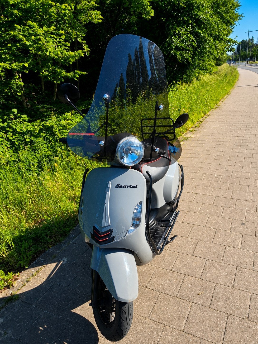 Te koop  La Sourini Scooter Unieke Design enigste in België., Ophalen, Benzine, Klasse B (45 km/u), Zo goed als nieuw