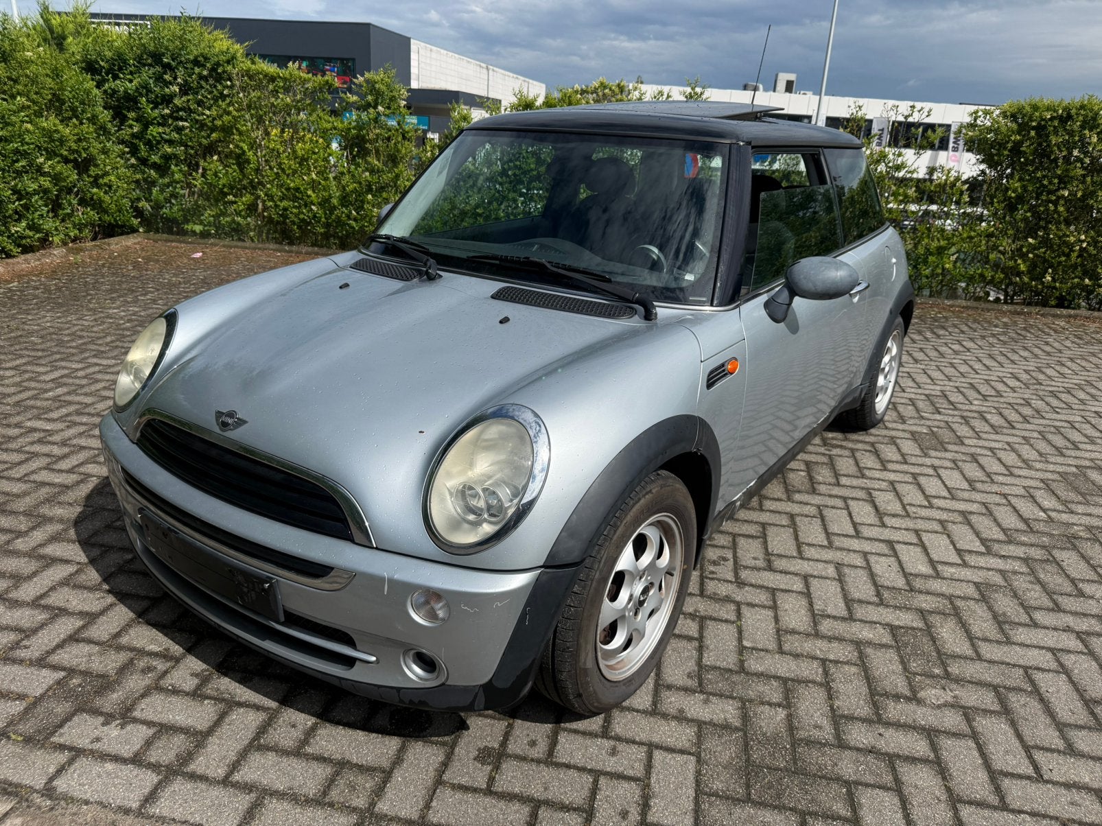 Mini Cooper 2005 1.6i BENZINE Panodak Verwarmde ZETELS LEZok, Auto's, Voorwielaandrijving, Stof, 4 cilinders, Grijs