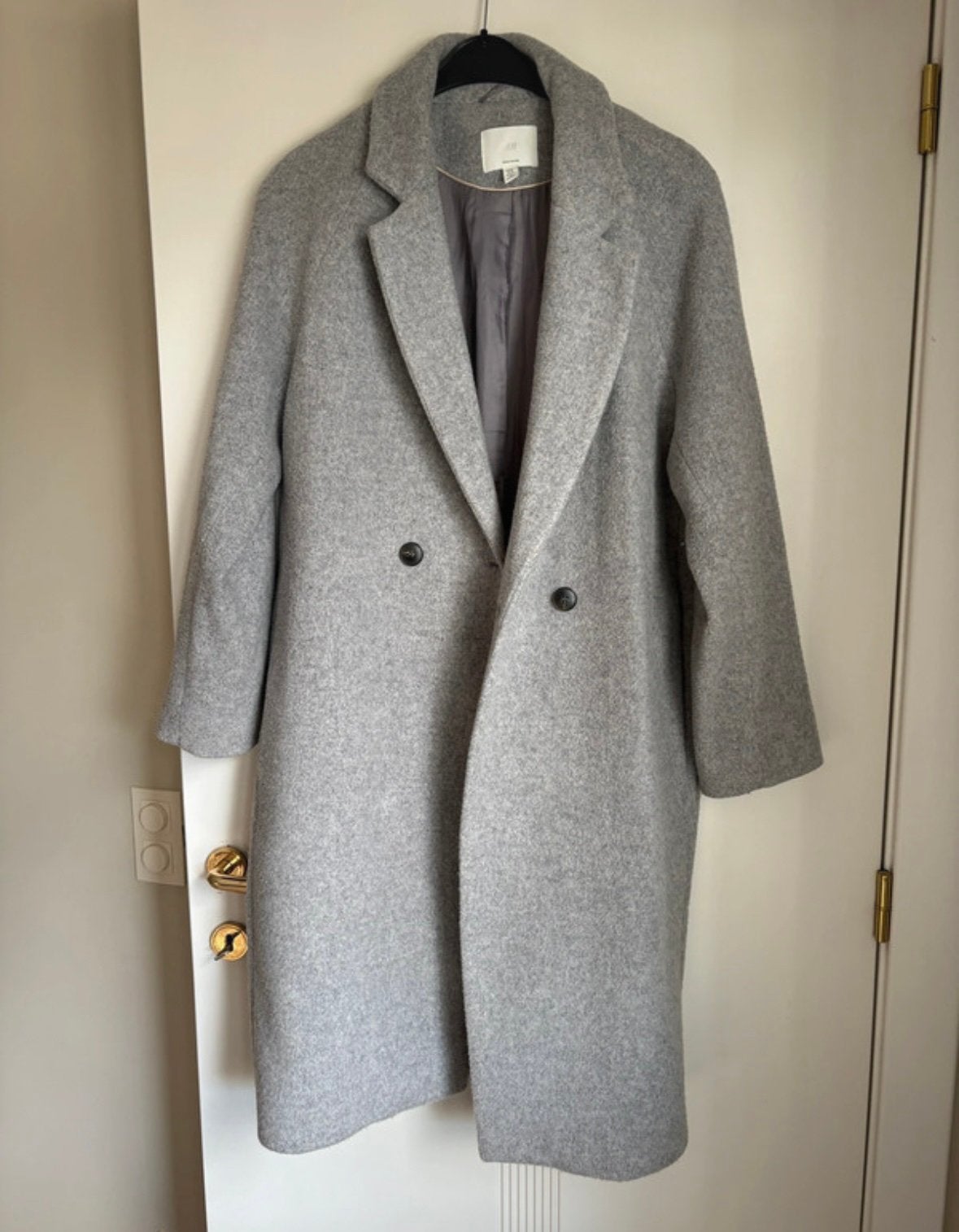 Lichtgrijze lange jas H&M maat XS maar is oversized uni, Kleding | Dames, Jassen | Winter, Ophalen of Verzenden, Zo goed als nieuw