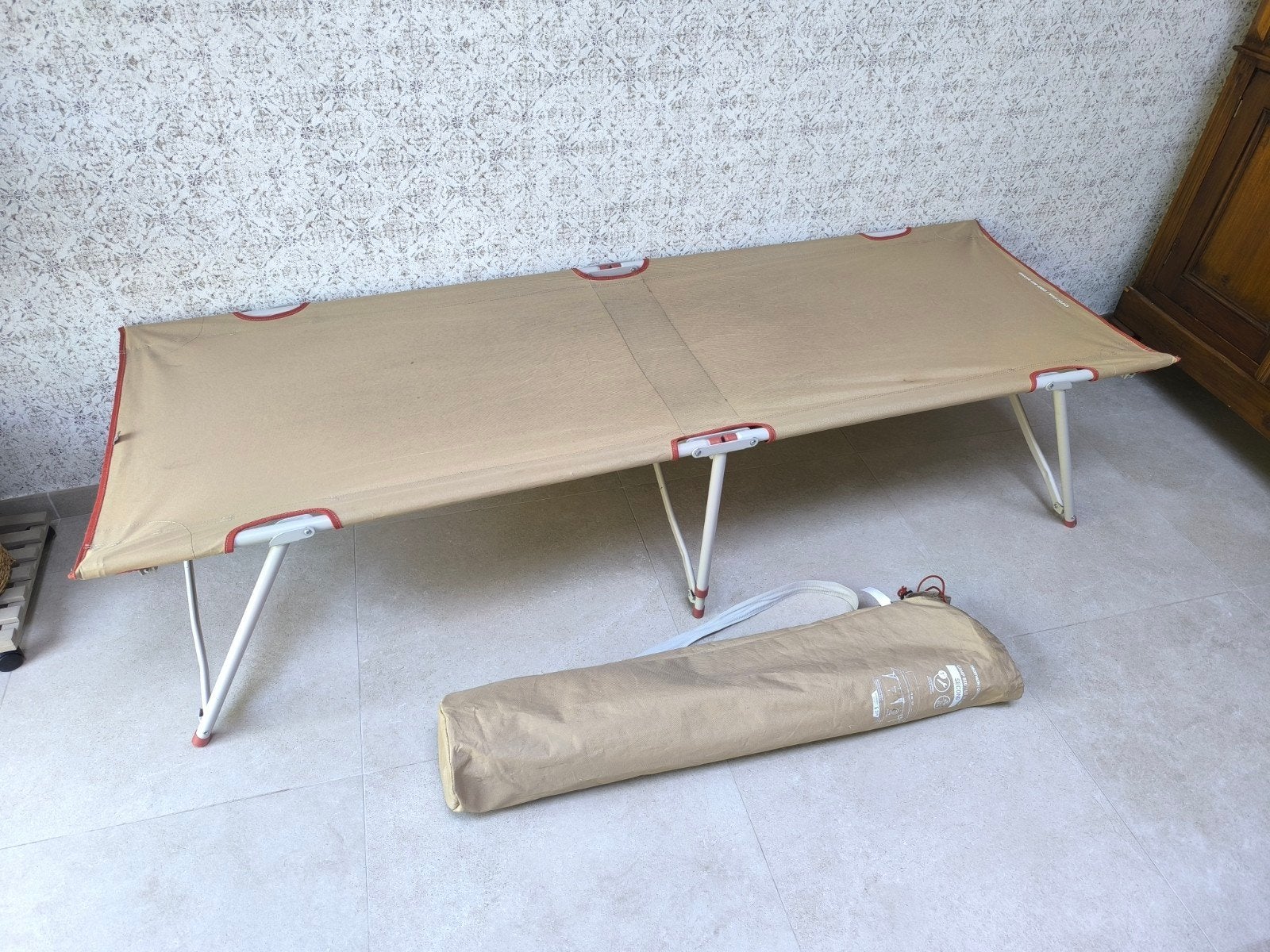 Queshua Lit de camp Second (pliable), Caravanes & Camping, Accessoires de camping, Utilisé, Enlèvement