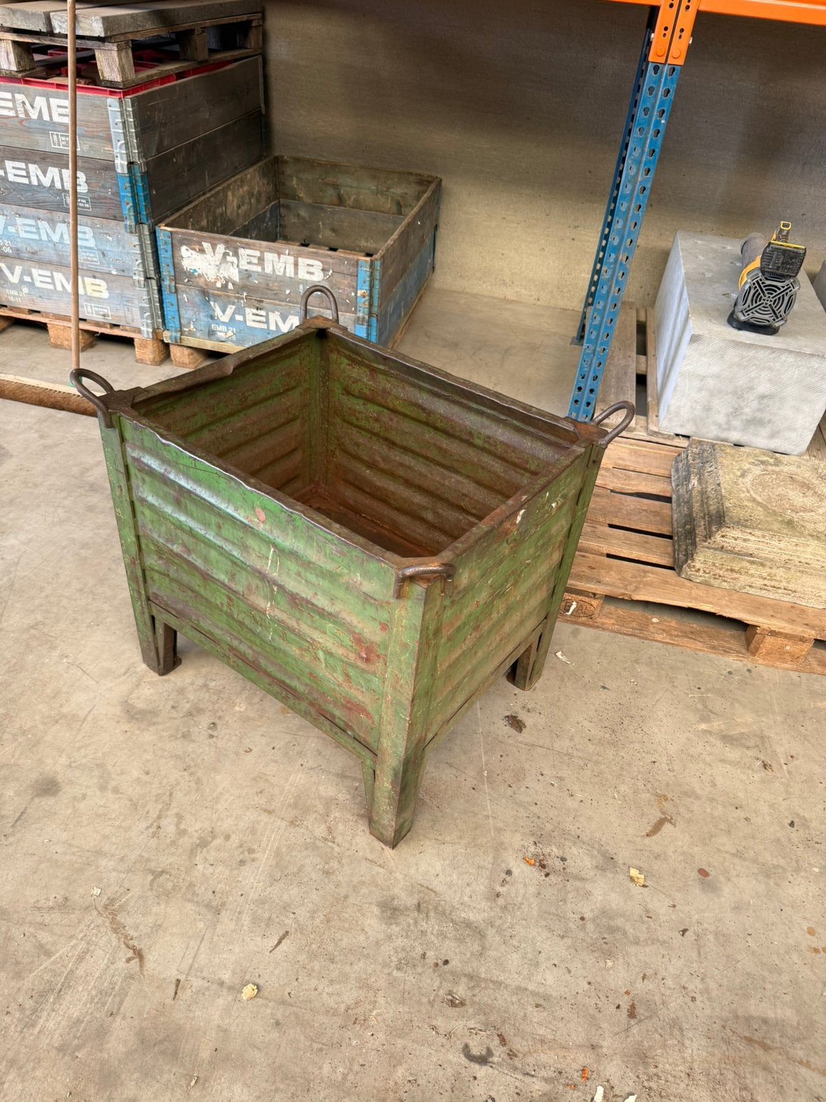 Zwaar metalen krat / kist met hijsogen, Ophalen, Gebruikt, 60 cm of meer, 50 tot 75 cm