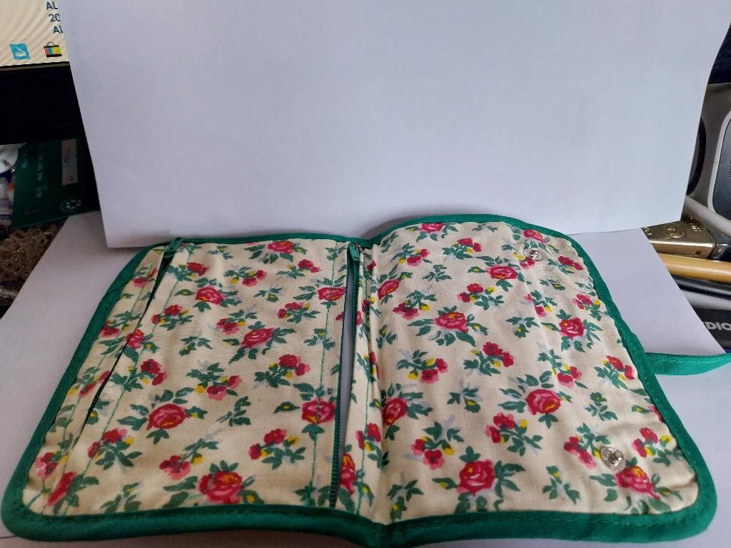 VINTAGE POCHETTE DE VOYAGE EN COTON 1960, Neuf, Maquillage, Autres couleurs, Mains et Ongles
