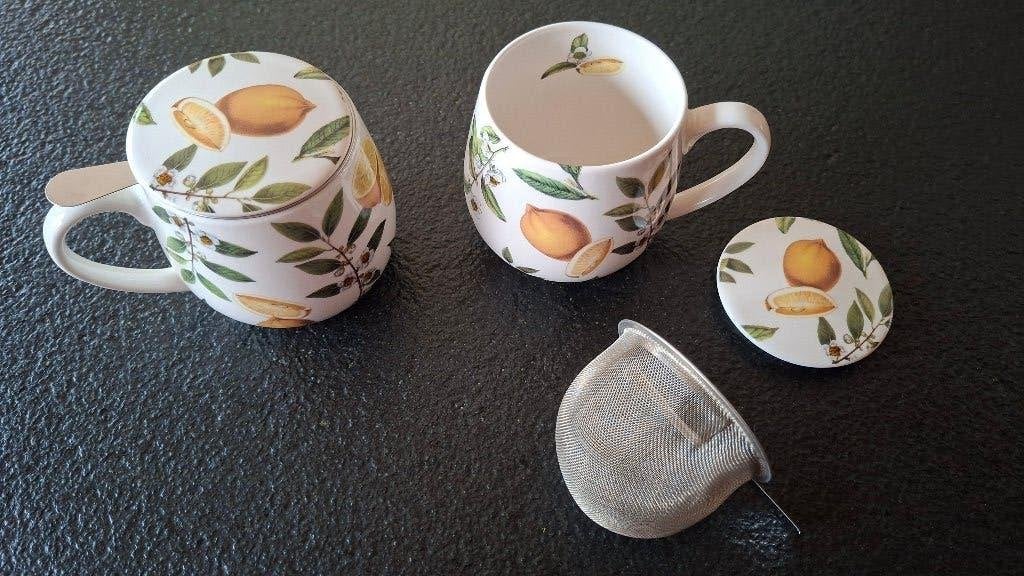 2 complete theebekers "Könitz"., Ophalen, Zo goed als nieuw, Porselein, Overige typen