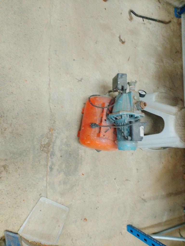 Groupe , hydrophore, Bricolage & Construction