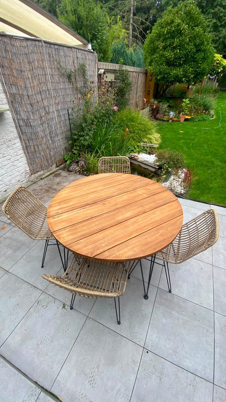 Ronde tuintafel in acaciahout + 4 tuinstoelen, vintagelook, Tuin en Terras, Ophalen, 4 zitplaatsen, Hardhout, Zo goed als nieuw