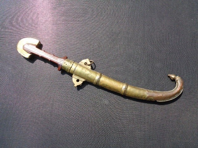 Kunst , handarbeid , Koummya dolk met schede, Antiek en Kunst, Wapen, Handgemaakt, Ophalen of Verzenden, 47 cm