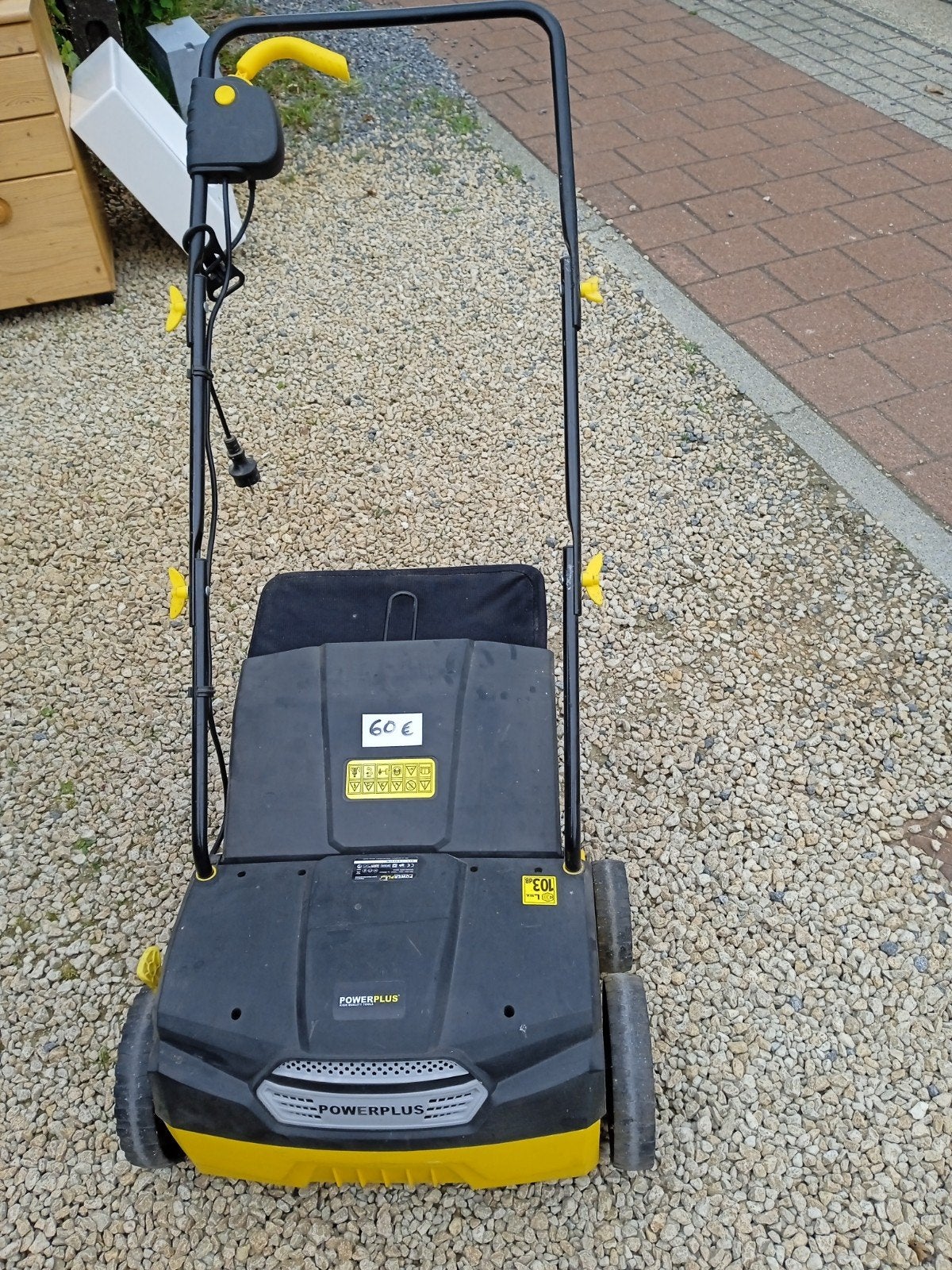 Elektrische verticuteerder, Ophalen
