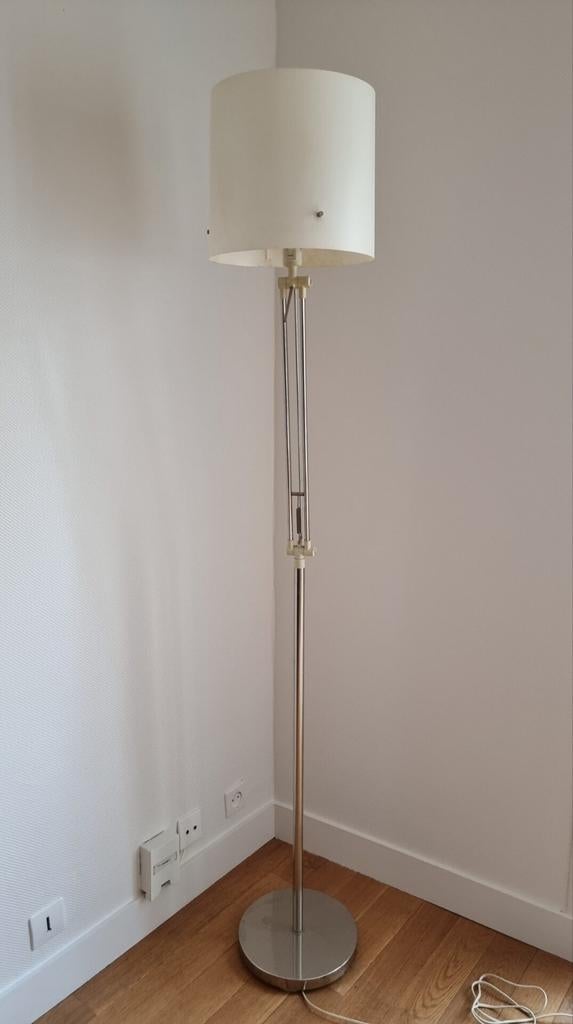 Lampe sur pied Ikea, Enlèvement